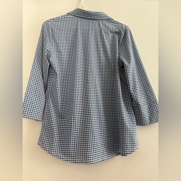 J. McLaughlin Brynn Jersey Blue Geo Print Shirt Size Large - Picture 2 of 4
